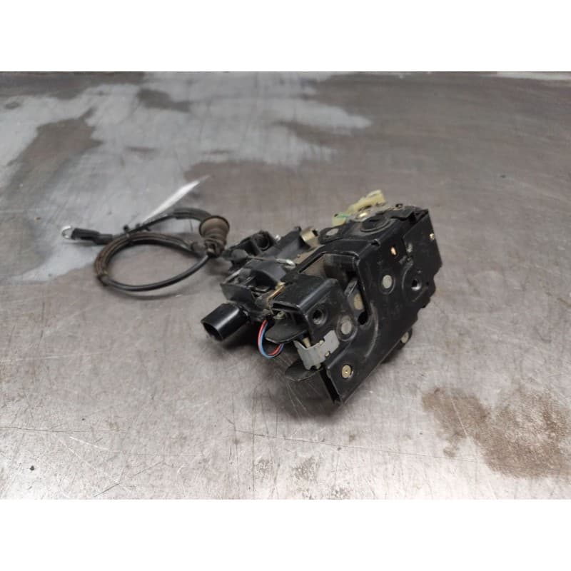 Recambio de cerradura puerta trasera derecha para volkswagen golf iv (1j1) 1.9 tdi referencia OEM IAM 3B4839016A