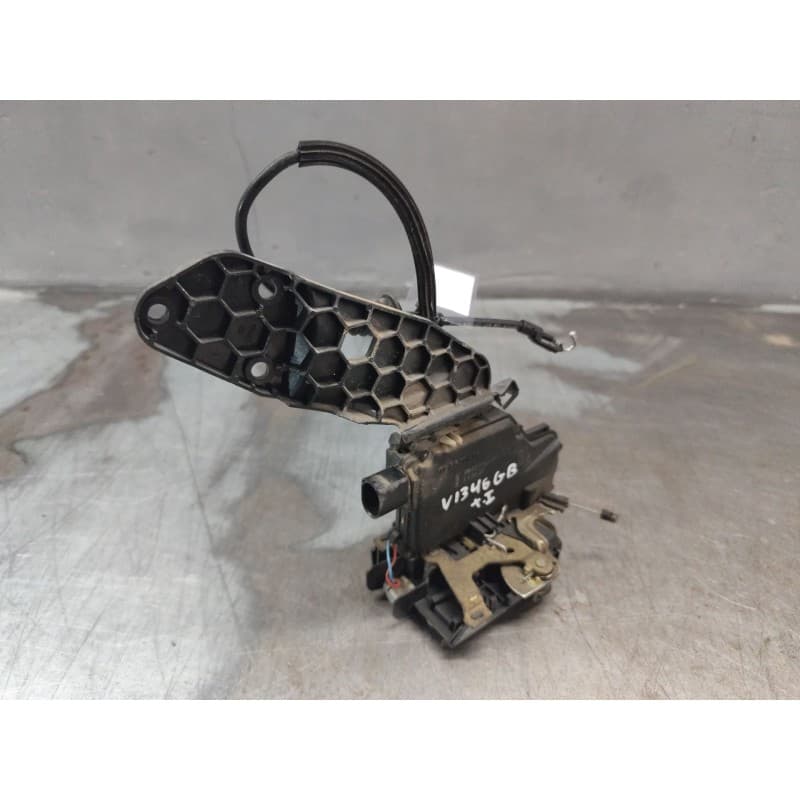 Recambio de cerradura puerta trasera izquierda para volkswagen golf iv (1j1) 1.9 tdi referencia OEM IAM 3B48390159