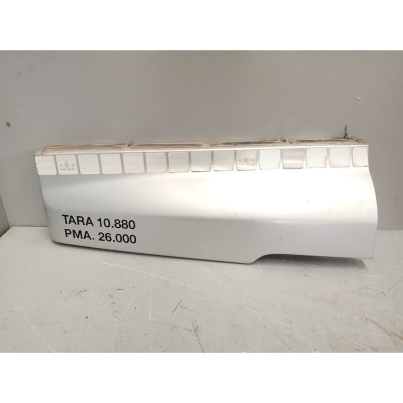 Recambio de moldura trasera cabina para renault hr 340.18 / 26 premium e2 fg mod. 340.26 6x2 249 kw corto referencia OEM IAM 501 - Plata