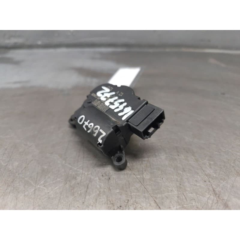 Recambio de motor apertura trampillas climatizador para volkswagen crafter 30-50 furgoneta (2e_) 2.0 tdi referencia OEM IAM U829 - Blanco