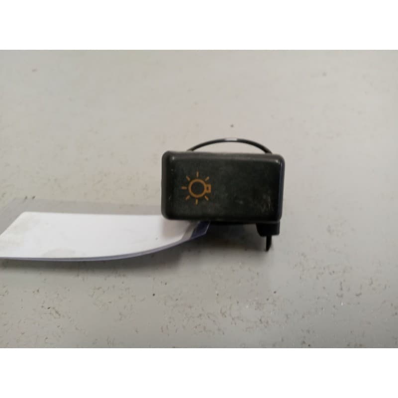 Recambio de interruptor para nissan trade caja/chasis 2.8 d referencia OEM IAM 15065690 - Blanco