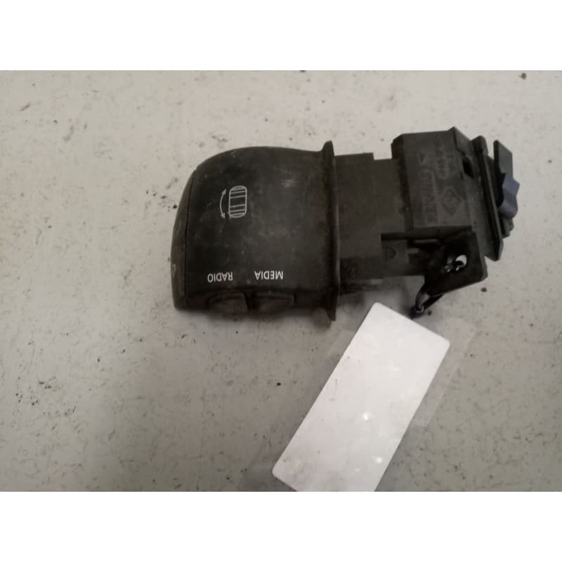 Recambio de mando radio para renault master iii caja/chasis (ev, hv, uv) 2.3 dci 135 rwd (hv0n, uv0n) referencia OEM IAM 2555225 - Blanco