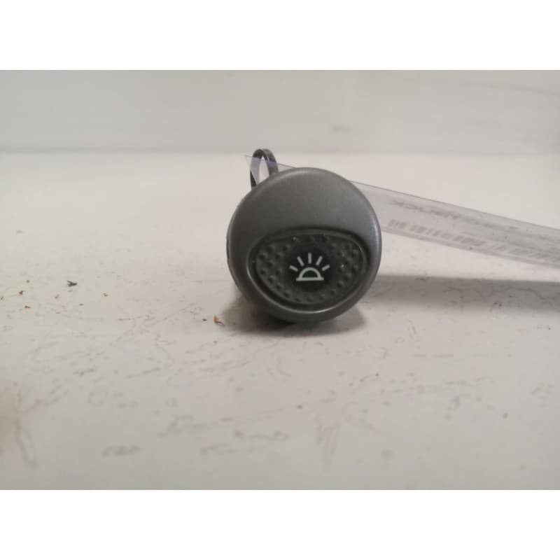Recambio de interruptor para iveco eurocargo tector chasis (typ 130 e 24) tráfico urbano referencia OEM IAM 504044682 - Blanco