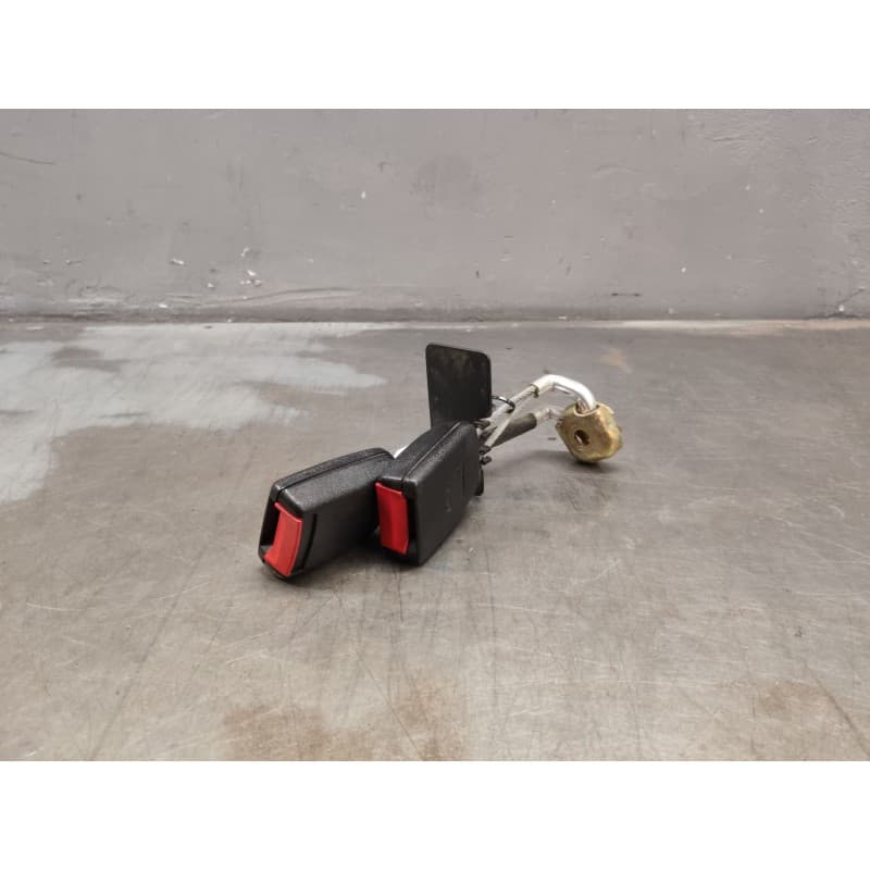 Recambio de enganche cinturon trasero izquierdo para volkswagen passat berlina (3b3) advance referencia OEM IAM 3B0857739A - Plata