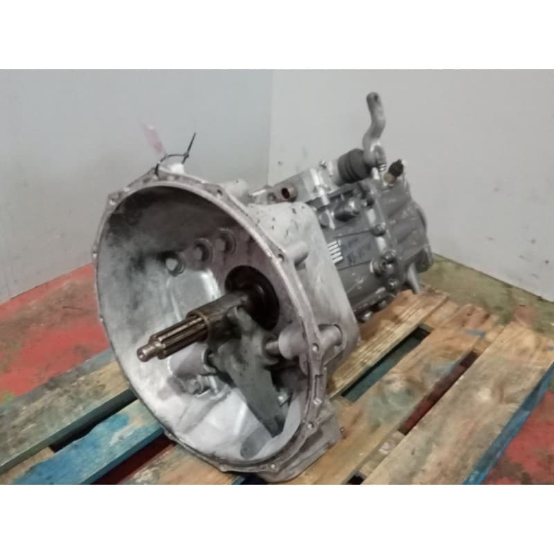 Recambio de caja cambios para iveco andecar iv 3 referencia OEM IAM Y05131 81320036313 - Blanco