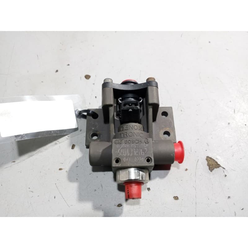 Recambio de inyector para irisbus andecar v referencia OEM IAM 5801392767 INYECTOR ADBLUE 0444011014 - Crema