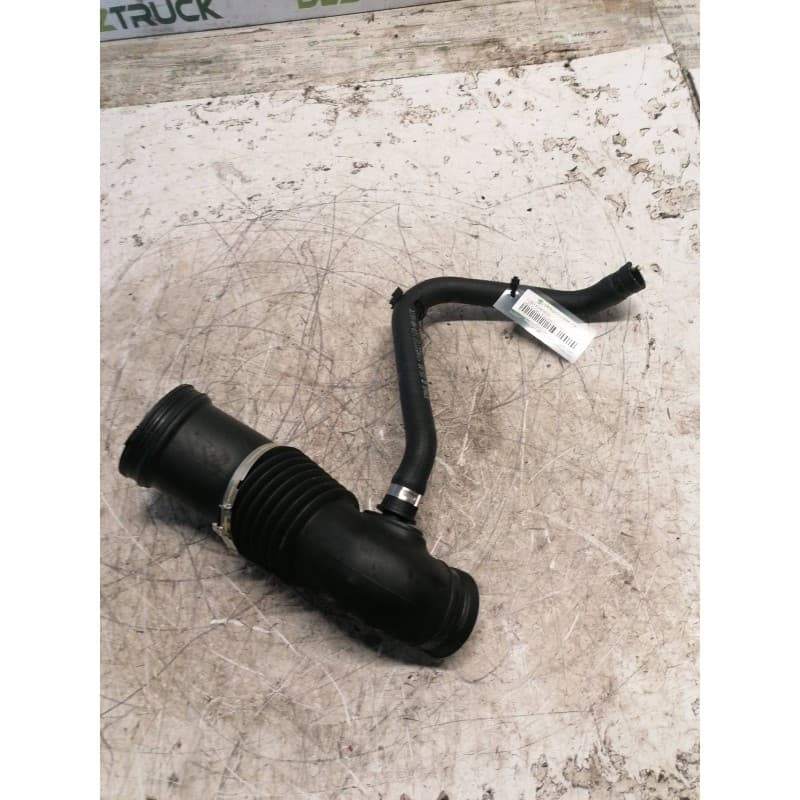 Recambio de tubo admision para iveco daily config. paquetería cabina simple 35s... batalla 3750 referencia OEM IAM 5796550413545 - Blanco