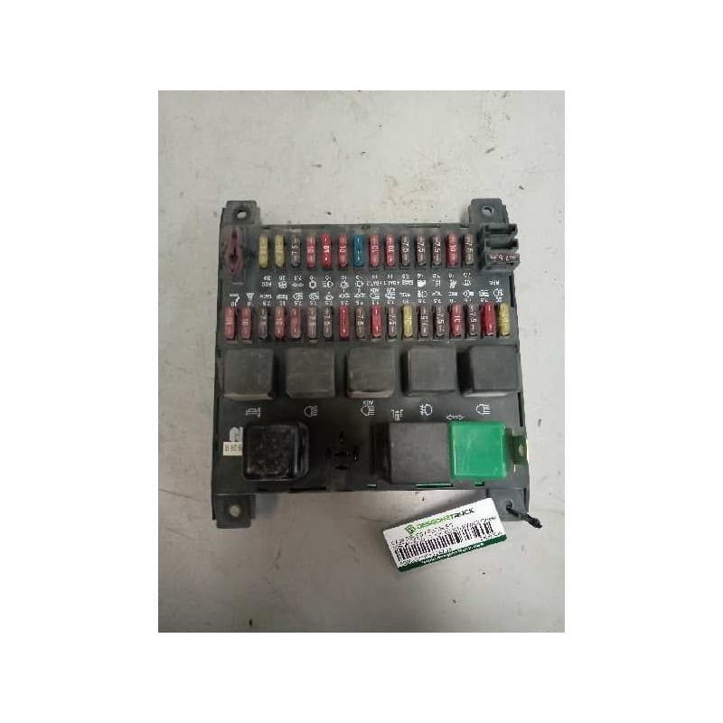 Recambio de caja reles / fusibles para nissan eco - t 135.60/100 kw/e2 chasis / 3200 / 6.0 cabina individual referencia OEM IAM - Blanco