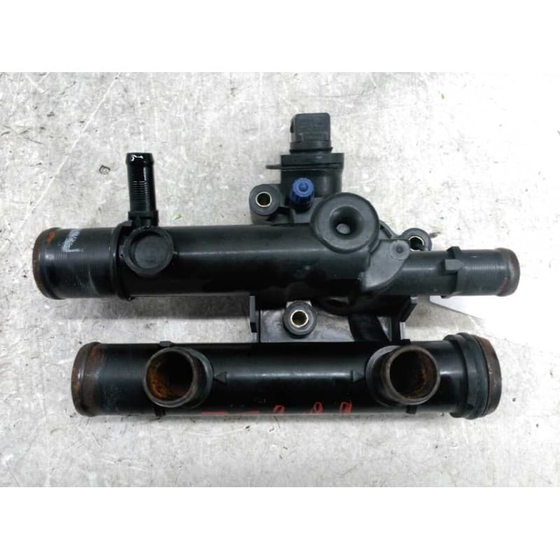 Recambio de cuerpo termostato para nissan primastar autobús (x83) dci 140 referencia OEM IAM 8200262235 - Blanco