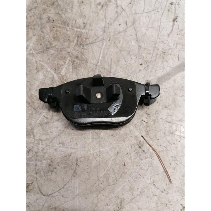 Recambio de pastillas de freno delanteras para ford focus lim. (cb4) titanium referencia OEM IAM - Blanco
