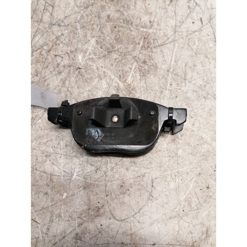 Recambio de pastillas de freno delanteras para ford focus lim. (cb4) titanium referencia OEM IAM - Blanco