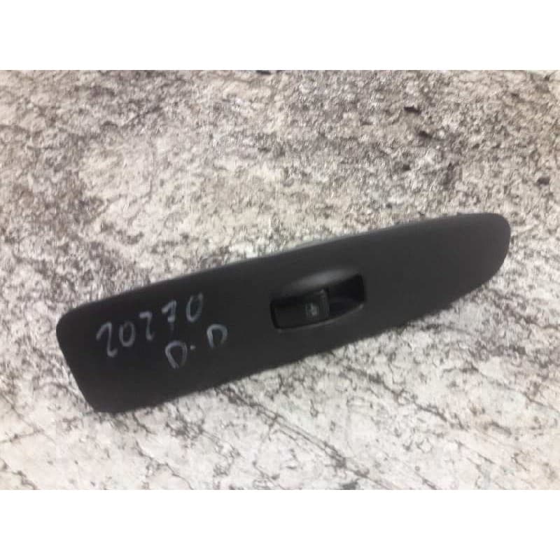 Recambio de mando elevalunas delantero derecho para hyundai elantra (xd) 1.6 comfort (5-ptas.) referencia OEM IAM 935762D000 7 P - Gris