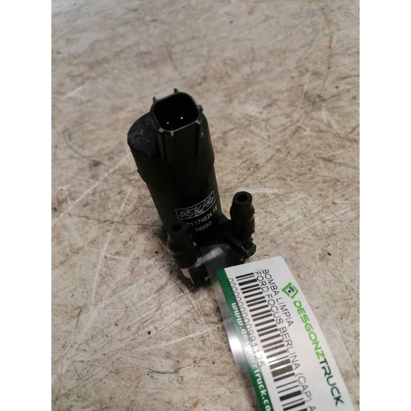 Recambio de bomba limpia para ford focus lim. (cb4) titanium referencia OEM IAM 1S7117K624FE 2 PINS - Blanco