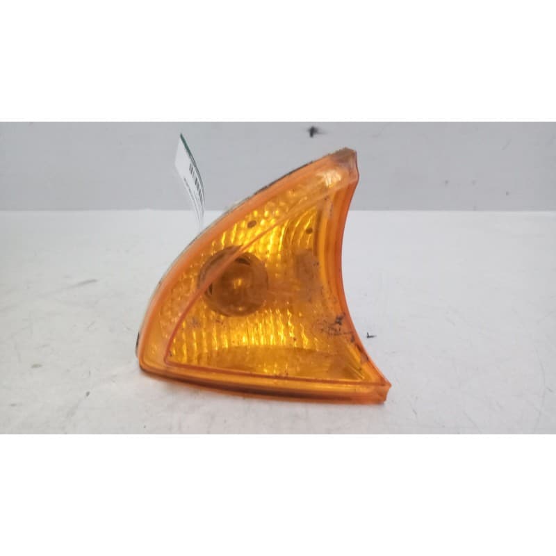 Recambio de piloto delantero izquierdo para iveco eurocargo 05.03 fg 75 e larga distancia referencia OEM IAM 504187902 - Blanco