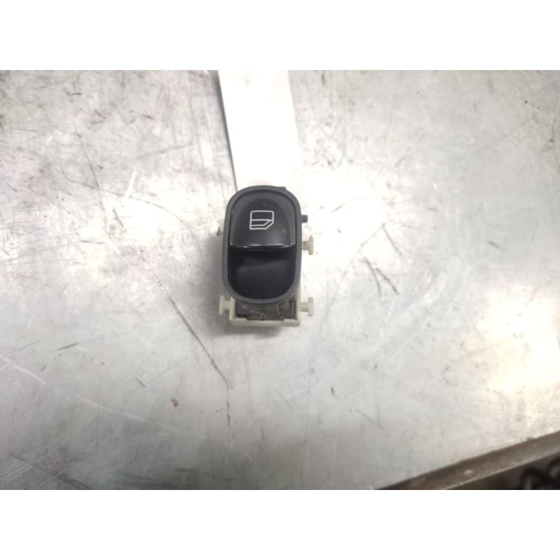 Recambio de mando elevalunas delantero derecho para mercedes-benz clase c (w203) berlina 220 cdi (203.006) referencia OEM IAM A2