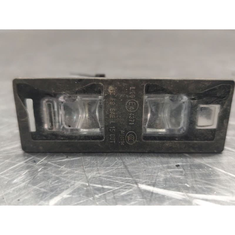 Recambio de piloto matricula para audi q3 (f3b) 35 tdi quattro referencia OEM IAM 8W6943021A - Blanco