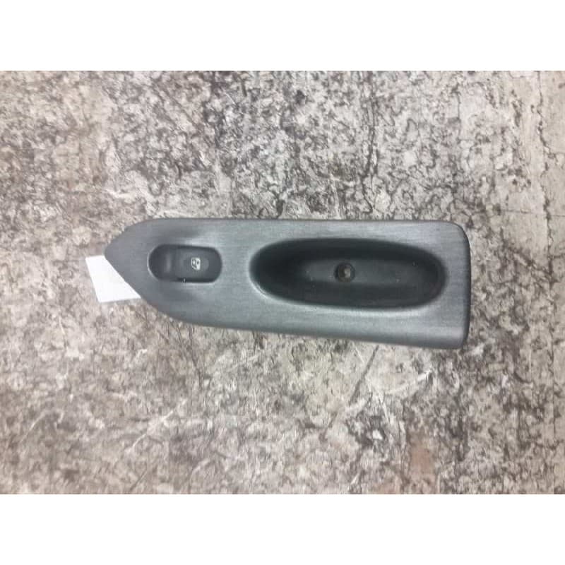 Recambio de mando elevalunas trasero derecho para renault laguna (b56) 1.6 referencia OEM IAM 7701707067 6 PINS