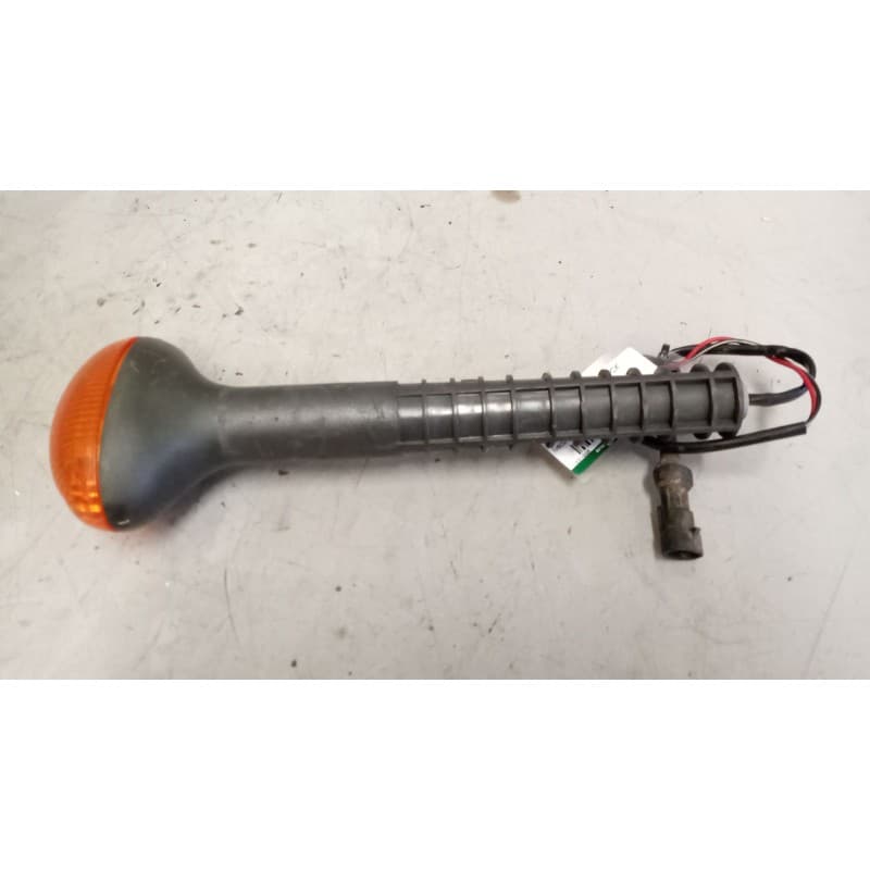 Recambio de piloto lateral izquierdo para iveco eurocargo 05.03 fg 75 e larga distancia referencia OEM IAM - Blanco