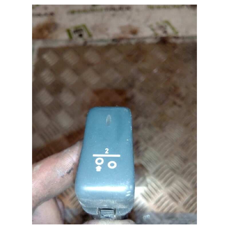Recambio de interruptor para man tg - a 18.460 fg / bb (e3/e4) m (largura mediana) referencia OEM IAM 81255250064 - Blanco