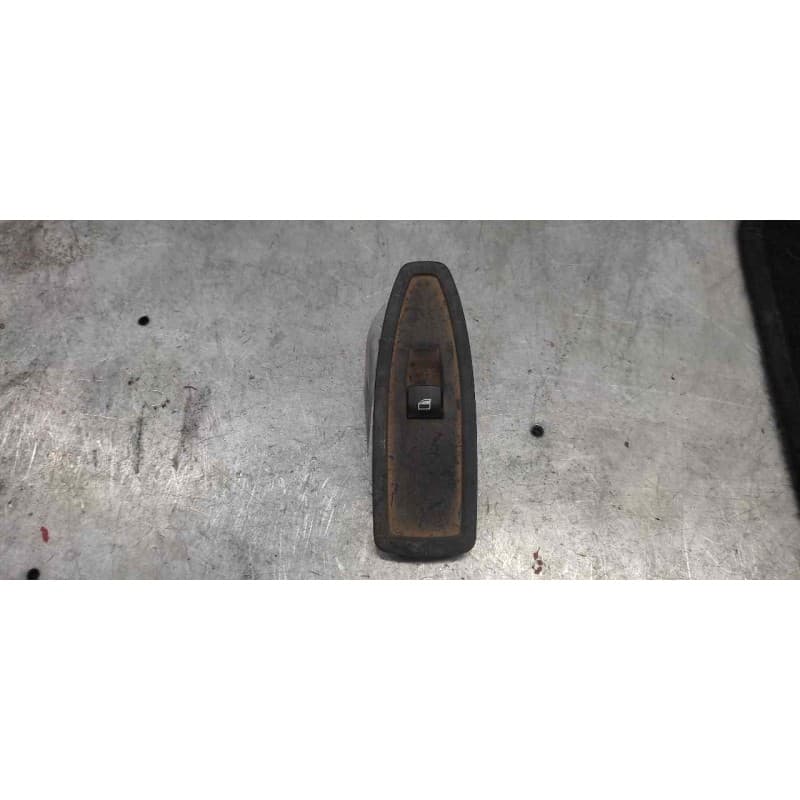 Recambio de mando elevalunas delantero derecho para bmw serie 1 lim. (f20) 118d referencia OEM IAM 920810701 3 PINS
