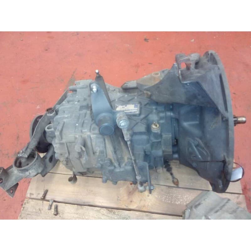 Recambio de caja cambios para nissan eco - t 135.60/100 kw/e2 chasis / 2800 / 6.0 cabina individual referencia OEM IAM 13070501 - Blanco