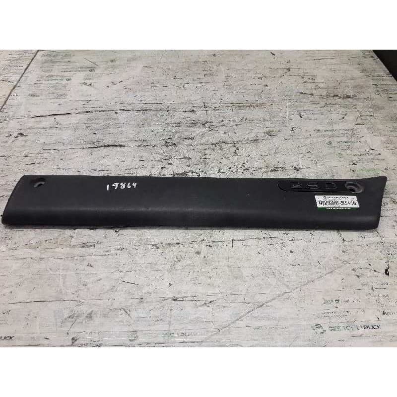 Recambio de moldura puerta delantera derecha para renault master desde '98 referencia OEM IAM UPA PUNTO DE ANCLAJE ROTO ROTA VE - Verde