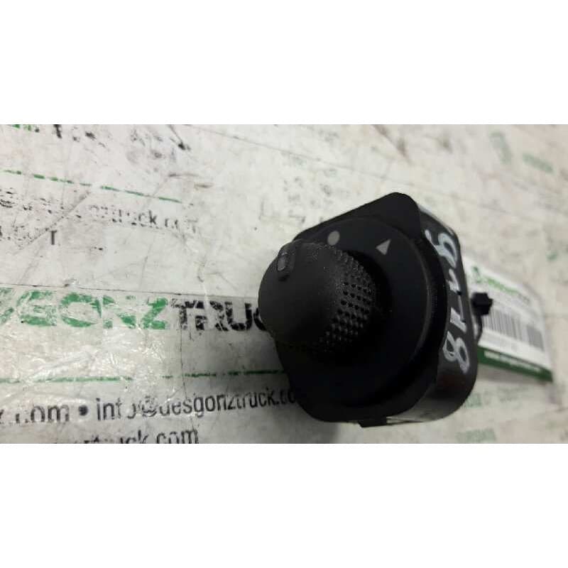 Recambio de boton regulacion retrovisores para peugeot bipper básico referencia OEM IAM - Blanco