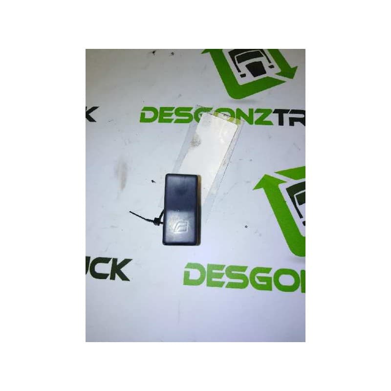 Recambio de mando elevalunas delantero izquierdo para volvo fl 240 fg 4x2 cabina para grupos (l4h1c) referencia OEM IAM 74210437 - Blanco