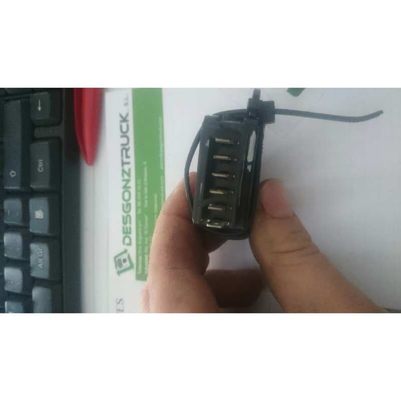 Recambio de mando elevalunas delantero izquierdo para renault clio ii fase i (b/cbo) 1.9 d referencia OEM IAM 8200060045 - Blanco