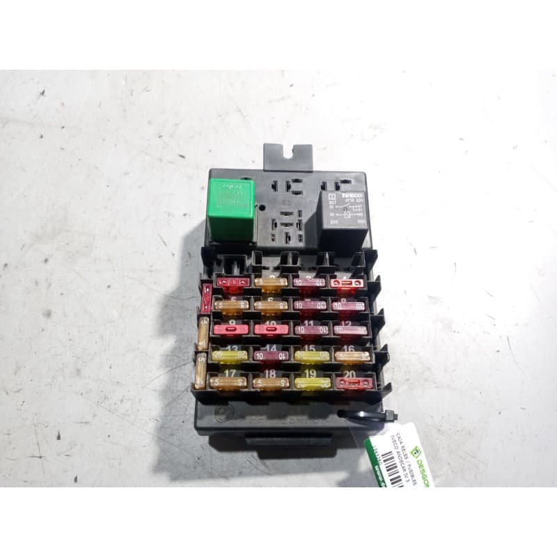 Recambio de caja reles / fusibles para iveco andecar iv 3 referencia OEM IAM 504050822 - Blanco