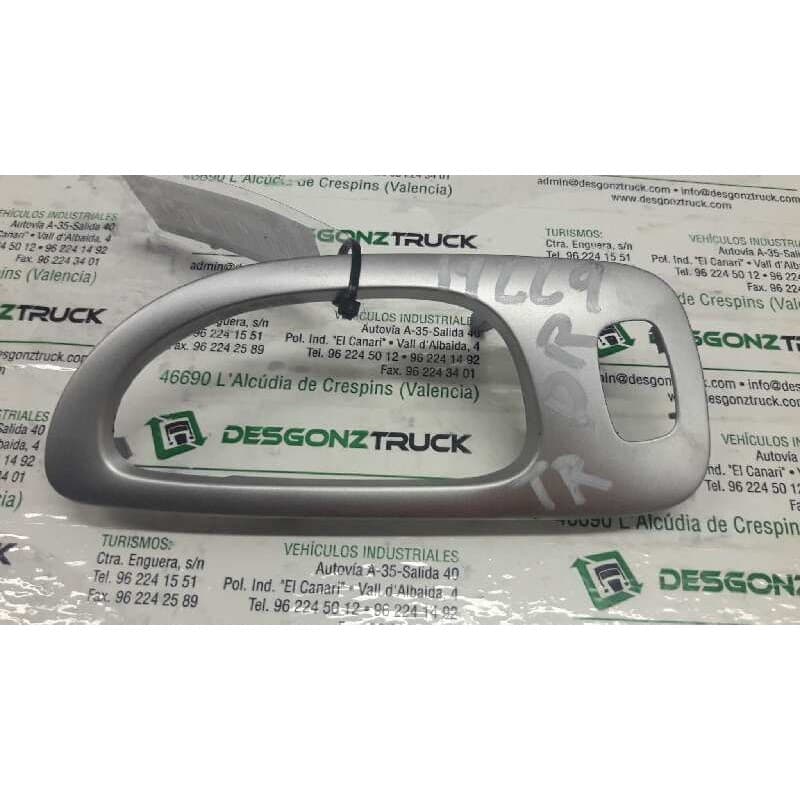 Recambio de guarnecidos varios para peugeot 307 berlina (s2) xt referencia OEM IAM 9634774677 MANETA INT. TRA. DCHA.