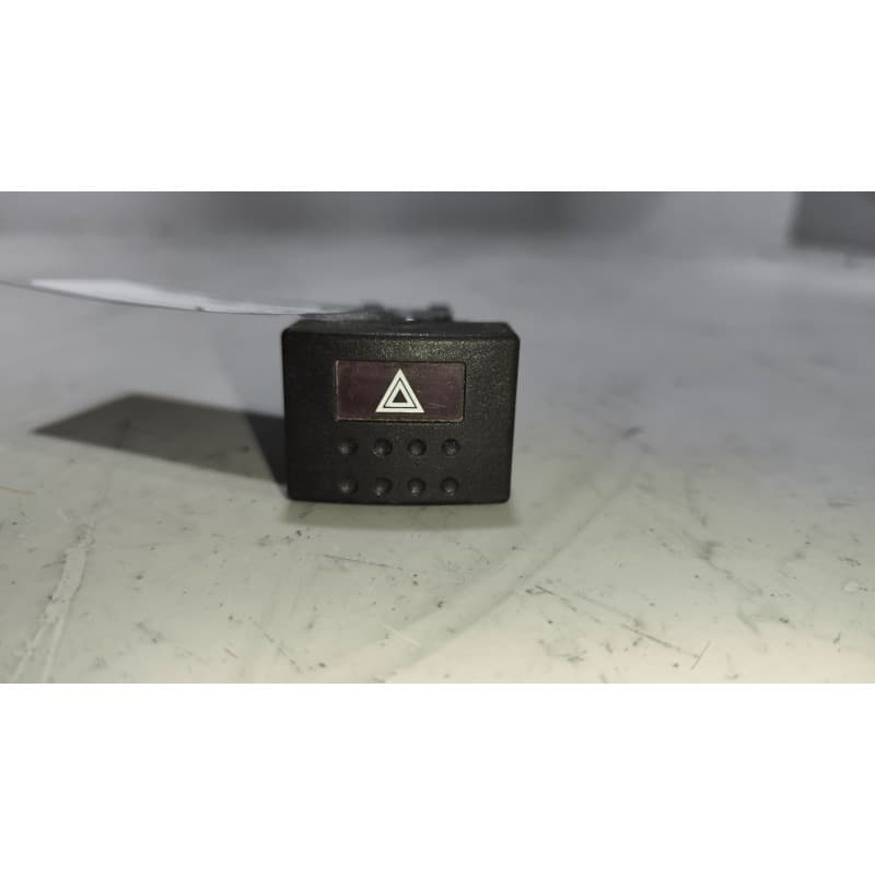 Recambio de warning para nissan trucks atleon tk160.95 referencia OEM IAM - Blanco
