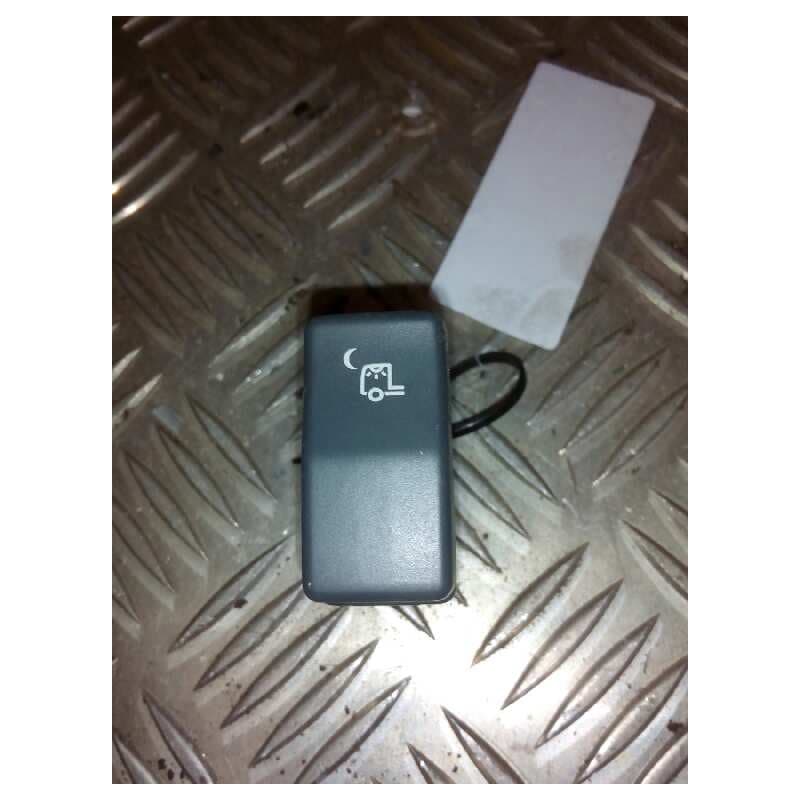 Recambio de interruptor para renault premium route 2006 fas 4x2 larga distancia referencia OEM IAM 5010589823 - Blanco