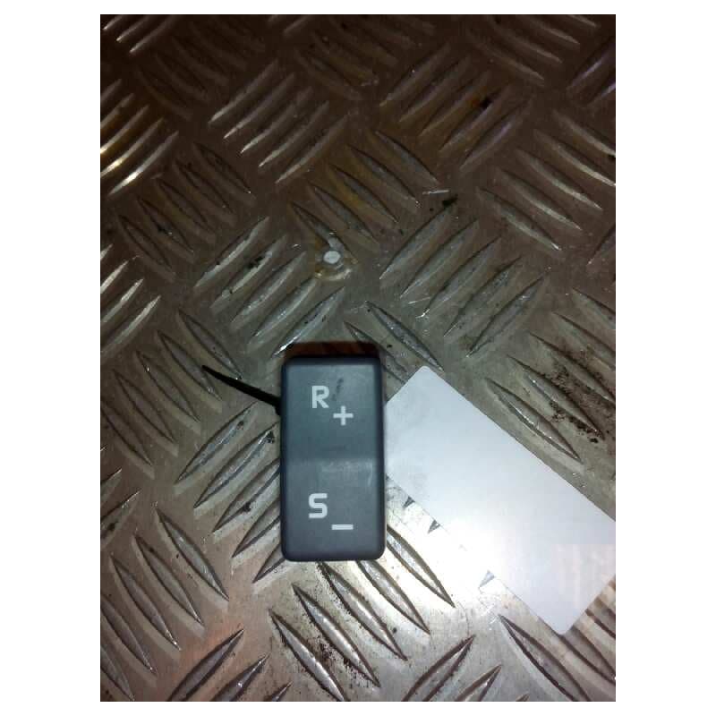 Recambio de interruptor para renault premium route 2006 fas 4x2 larga distancia referencia OEM IAM 7420851305 - Blanco