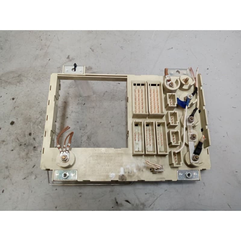 Recambio de caja reles / fusibles para man tg - l 12.240 6.9 diesel referencia OEM IAM 81254446074 - Blanco