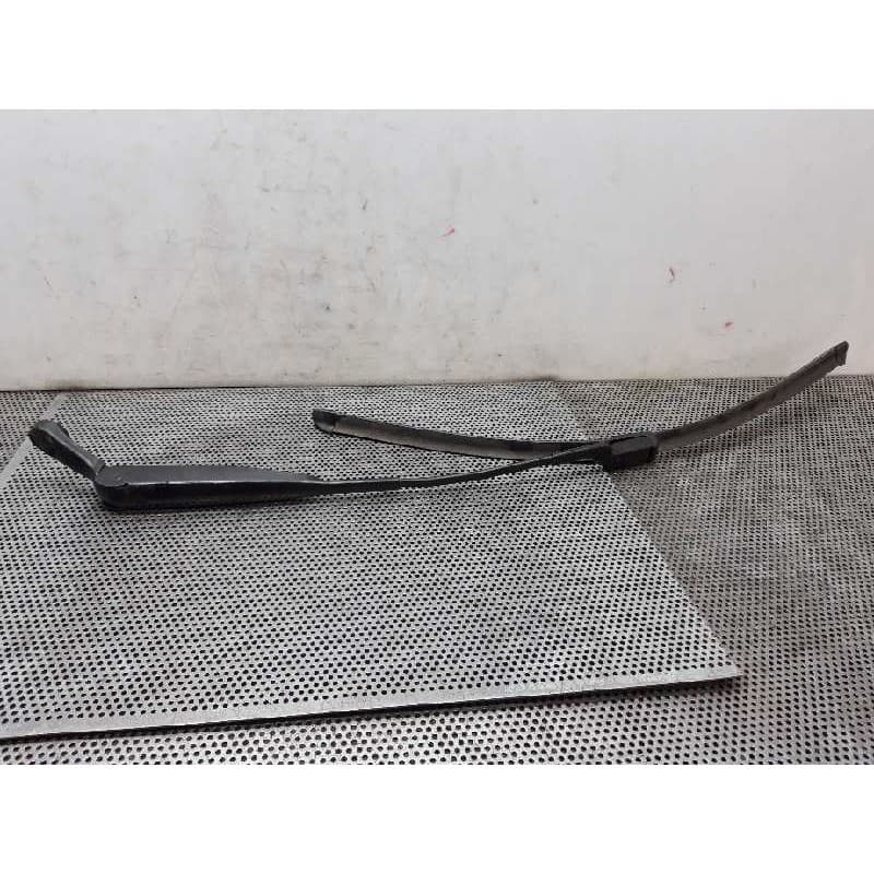 Recambio de brazo limpia delantero derecho para fiat nuova 500 (150) lounge referencia OEM IAM B920 - Rojo
