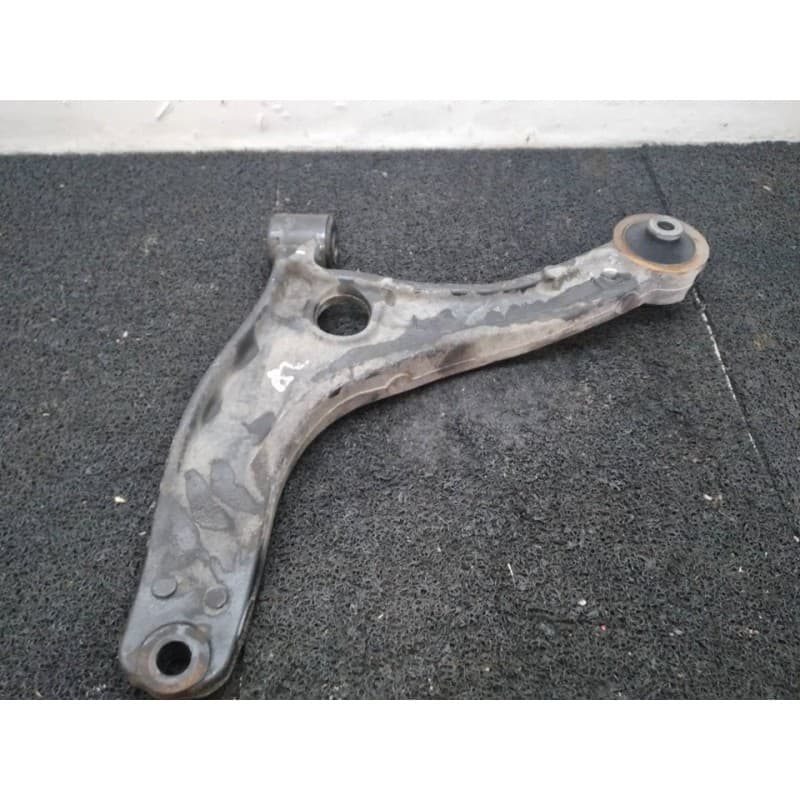 Recambio de brazo suspension inferior delantero izquierdo para renault master kipper l3h1 3,5t referencia OEM IAM - Blanco