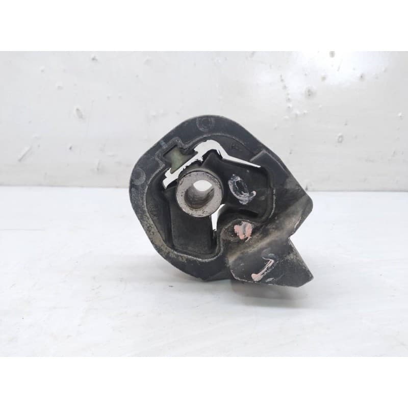 Recambio de soporte cambio para renault master kipper l3h1 3,5t referencia OEM IAM 8200675064 - Blanco