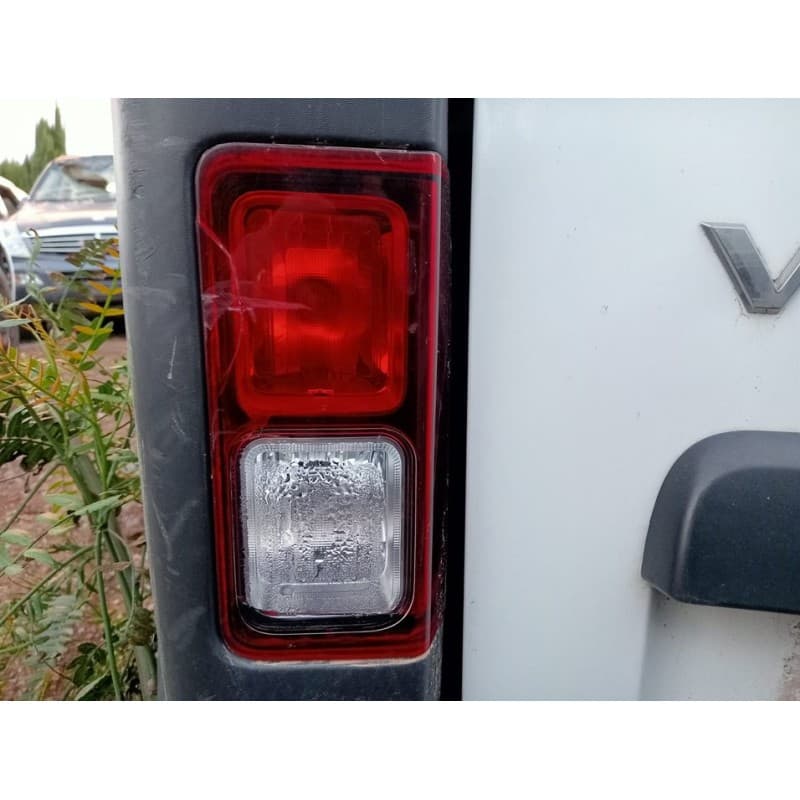Recambio de faro antiniebla trasero izquierdo para opel vivaro b kasten/combi furgón l1h1 2.9t expression referencia OEM IAM - Blanco