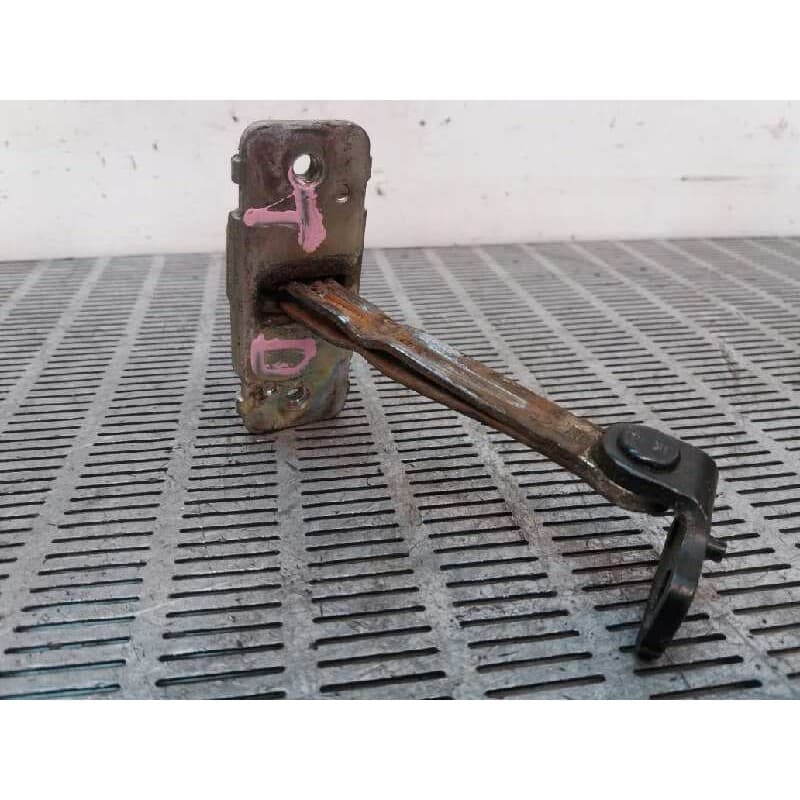 Recambio de retenedor puerta trasera derecha para kia shuma 1.5 referencia OEM IAM - Blanco