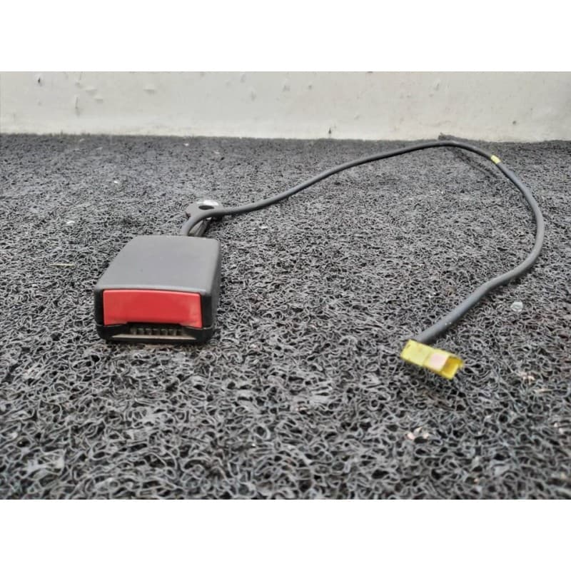 Recambio de enganche cinturon delantero derecho para mercedes-benz clase clk (w209) coupe 200 compressor (209.342) referencia OE