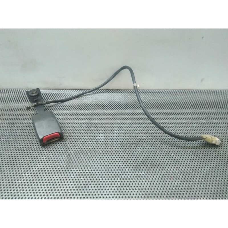 Recambio de enganche cinturon delantero izquierdo para kia sephia ll básico referencia OEM IAM - Blanco
