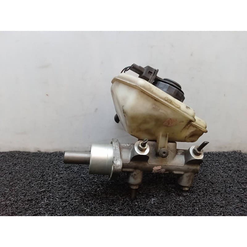 Recambio de bomba freno para ford fiesta courier furg. referencia OEM IAM - Blanco