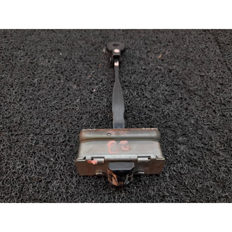 Recambio de retenedor puerta trasera derecha para mazda cx-30 selection 2wd referencia OEM IAM 20190626