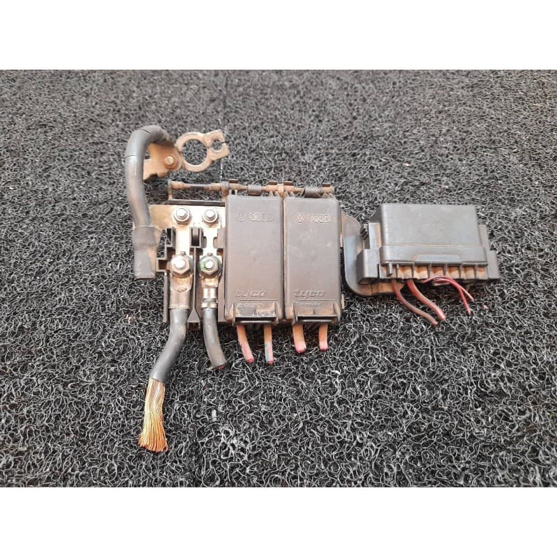 Recambio de caja reles / fusibles para volkswagen fox (5z1) básico referencia OEM IAM 5Z0937548C - Rojo