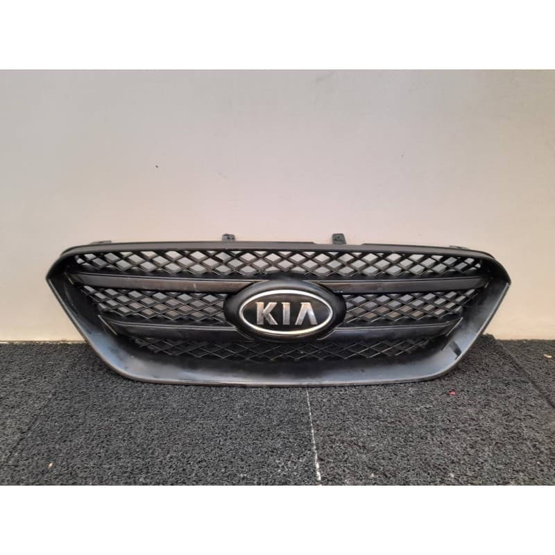 Recambio de rejilla delantera para kia carens (un) emotion referencia OEM IAM 8639010000 - Negro