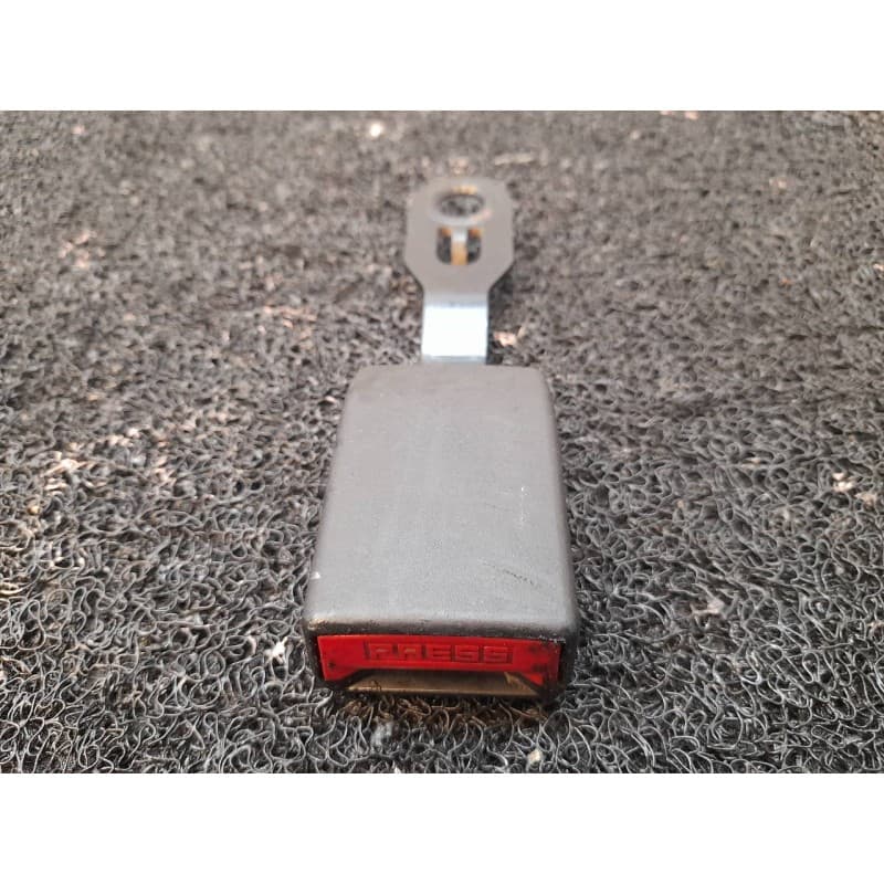 Recambio de enganche cinturon delantero derecho para citroën berlingo cuadro l1 referencia OEM IAM 96815080XT - Blanco