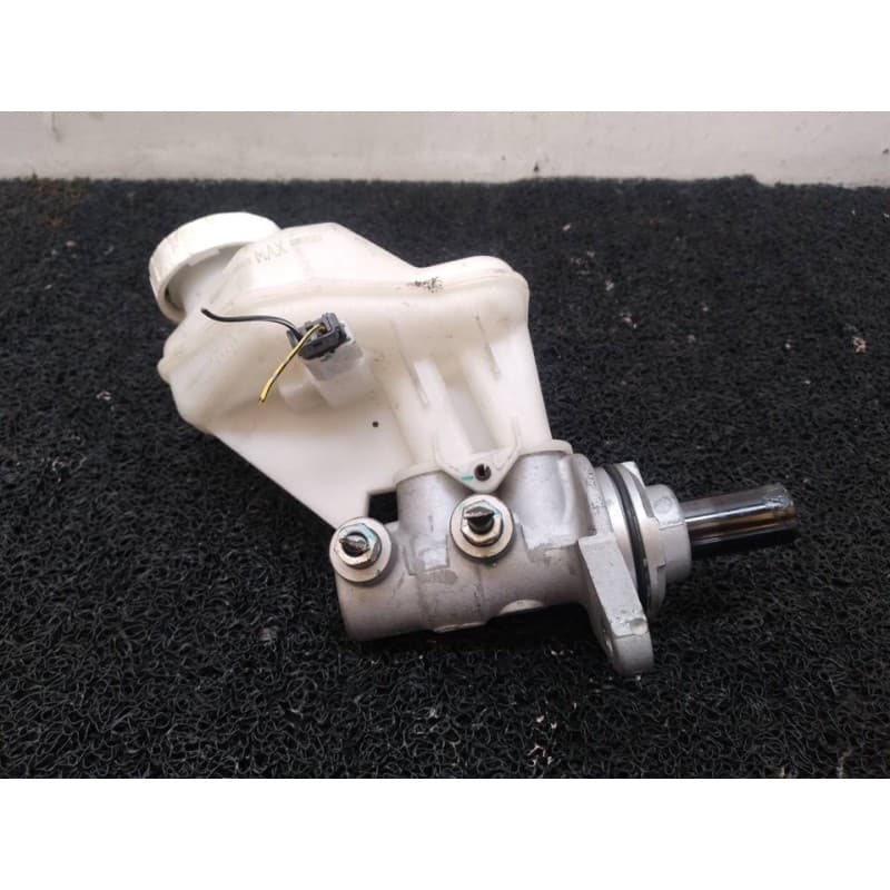 Recambio de bomba freno para mitsubishi space star (a00) motion referencia OEM IAM - Blanco