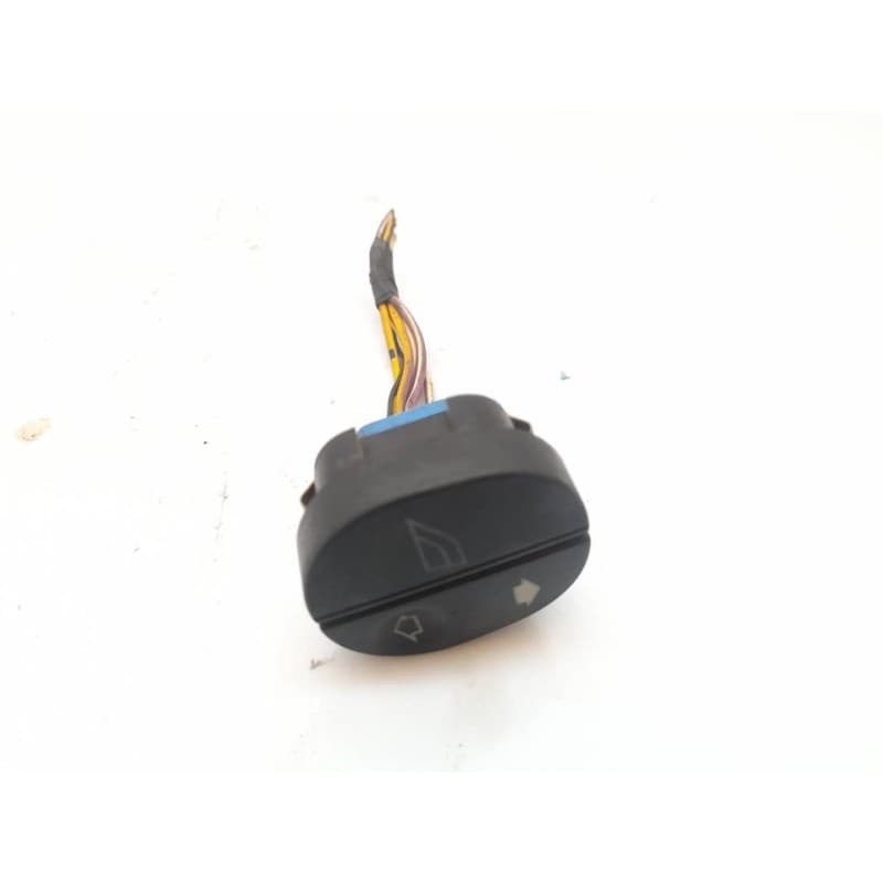 Recambio de mando elevalunas delantero derecho para ford fiesta berlina 1.8 diesel cat referencia OEM IAM 42936