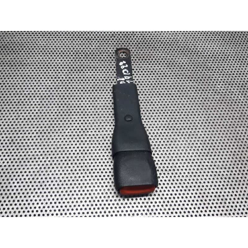 Recambio de enganche cinturon delantero izquierdo para chrysler voyager (es) 3.3 le grand voyager referencia OEM IAM